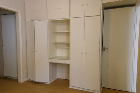 Casa à venda com 341m², 4 quartos e 4 vagas Casa à venda com 341m², 4 quartos e 4 vagas Suite