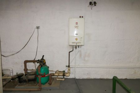 Casa à venda com 341m², 4 quartos e 4 vagas Casa à venda com 341m², 4 quartos e 4 vagasÁrea de Serviço - 1º Pavimento