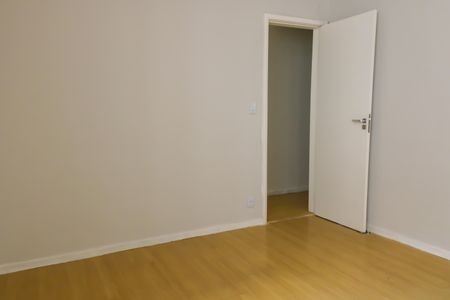 Casa à venda com 341m², 4 quartos e 4 vagas Casa à venda com 341m², 4 quartos e 4 vagasQuarto 3