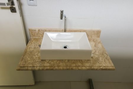 Casa à venda com 341m², 4 quartos e 4 vagas Casa à venda com 341m², 4 quartos e 4 vagasBanheiro Social