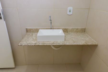 Casa à venda com 341m², 4 quartos e 4 vagas Casa à venda com 341m², 4 quartos e 4 vagasBanheiro da Suite