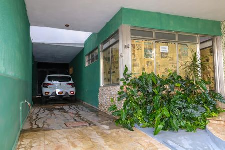 Casa à venda com 341m², 4 quartos e 4 vagas Casa à venda com 341m², 4 quartos e 4 vagasGaragem