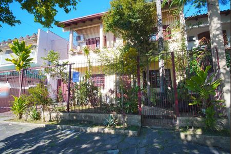 Casa à venda com 265m², 4 quartos e 4 vagasFachada