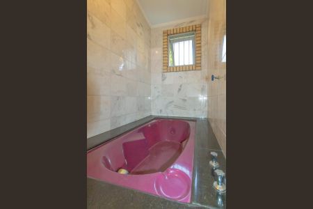 Casa à venda com 235m², 3 quartos e 5 vagasBanheira