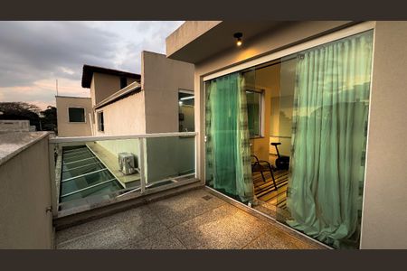 Casa à venda com 430m², 4 quartos e 3 vagasEscritório