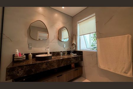 Casa à venda com 430m², 4 quartos e 3 vagasBanheiro da Suíte