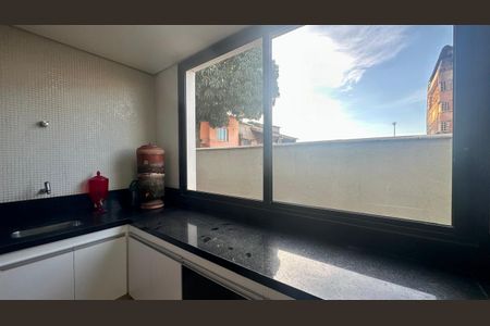 Casa à venda com 192m², 5 quartos e 4 vagasCozinha 