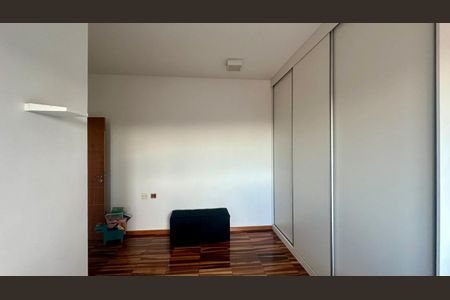 Casa à venda com 192m², 5 quartos e 4 vagasQuarto/Suíte 