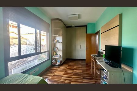 Casa à venda com 192m², 5 quartos e 4 vagasQuarto 