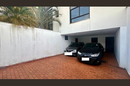 Casa à venda com 192m², 5 quartos e 4 vagasVagas de garagem 