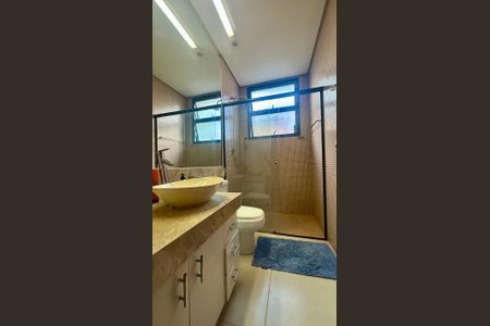 Casa à venda com 192m², 5 quartos e 4 vagasBanheiro 