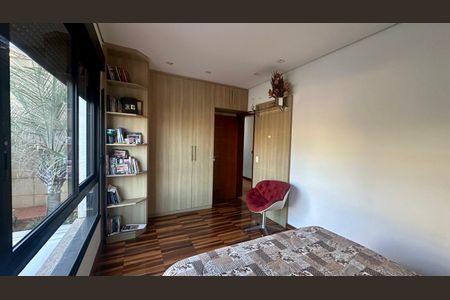 Casa à venda com 192m², 5 quartos e 4 vagasQuarto 