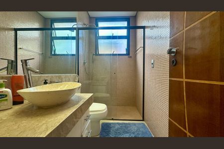 Casa à venda com 192m², 5 quartos e 4 vagasBanheiro 