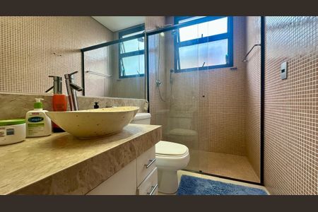 Casa à venda com 192m², 5 quartos e 4 vagasBanheiro 