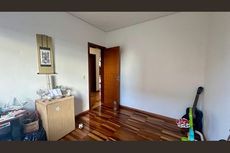 Casa à venda com 192m², 5 quartos e 4 vagasQuarto 