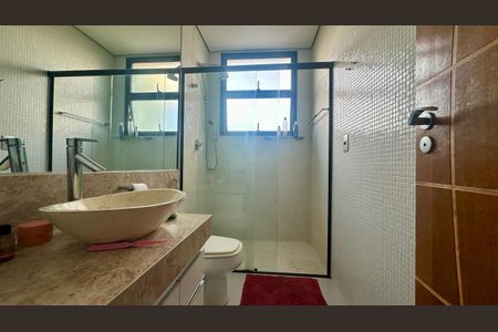 Casa à venda com 192m², 5 quartos e 4 vagasBanheiro /suíte 