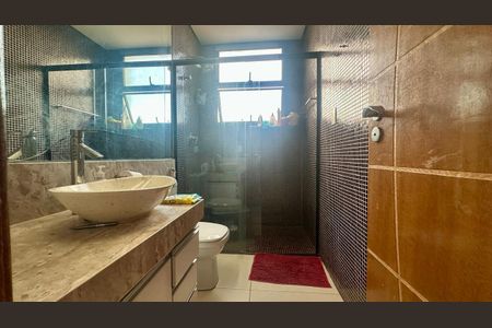 Casa à venda com 192m², 5 quartos e 4 vagasBanheiro 