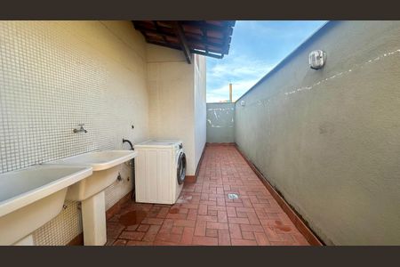 Casa à venda com 192m², 5 quartos e 4 vagasLavanderia 