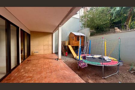 Casa à venda com 192m², 5 quartos e 4 vagasQuintal 