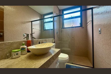 Casa à venda com 192m², 5 quartos e 4 vagasBanheiro 