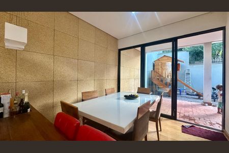 Casa à venda com 192m², 5 quartos e 4 vagasSala 