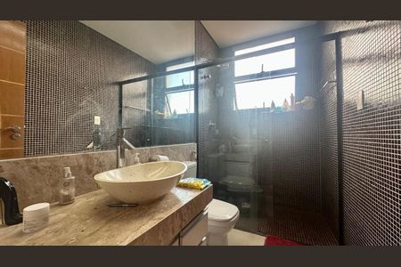 Casa à venda com 192m², 5 quartos e 4 vagasBanheiro 