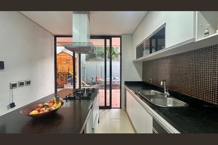 Casa à venda com 192m², 5 quartos e 4 vagasCozinha 