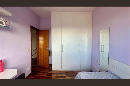 Casa à venda com 192m², 5 quartos e 4 vagasQuarto 