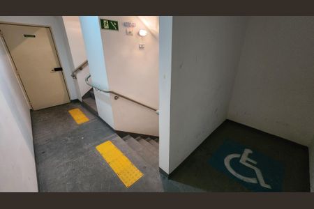 Apartamento para alugar com 76m², 3 quartos e 1 vagaEscada