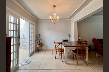 Casa à venda com 127m², 3 quartos e 3 vagasSala