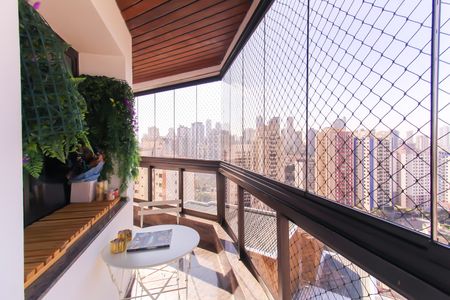 Apartamento à venda com 134m², 3 quartos e 2 vagasVaranda