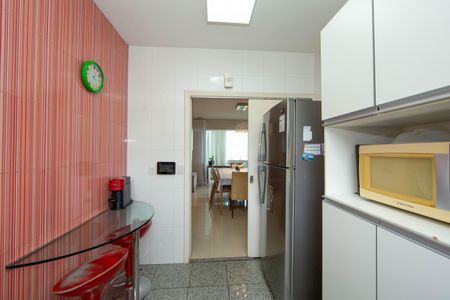 Apartamento à venda com 118m², 3 quartos e 2 vagasCOZINHA