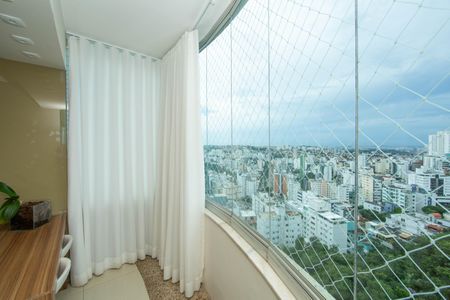 Apartamento à venda com 118m², 3 quartos e 2 vagasVARANDA