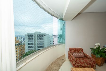 Apartamento à venda com 118m², 3 quartos e 2 vagasVARANDA