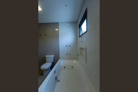 Casa à venda com 520m², 5 quartos e 4 vagas Casa à venda com 520m², 5 quartos e 4 vagasBanheiro da Suíte 5