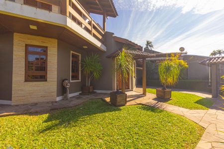 Casa à venda com 250m², 4 quartos e 2 vagas Casa à venda com 250m², 4 quartos e 2 vagasJardim