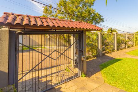 Casa à venda com 250m², 4 quartos e 2 vagas Casa à venda com 250m², 4 quartos e 2 vagasEntrada