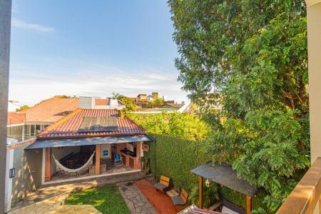 Casa à venda com 250m², 4 quartos e 2 vagas Casa à venda com 250m², 4 quartos e 2 vagasVista da Varanda do Quarto