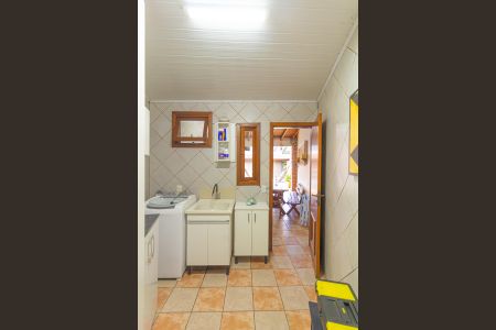 Casa à venda com 250m², 4 quartos e 2 vagas Casa à venda com 250m², 4 quartos e 2 vagasLavanderia