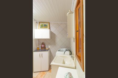 Casa à venda com 250m², 4 quartos e 2 vagas Casa à venda com 250m², 4 quartos e 2 vagasLavanderia