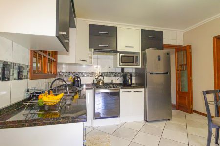 Casa à venda com 250m², 4 quartos e 2 vagas Casa à venda com 250m², 4 quartos e 2 vagasCozinha