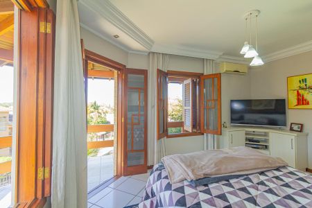 Casa à venda com 250m², 4 quartos e 2 vagas Casa à venda com 250m², 4 quartos e 2 vagasSuíte