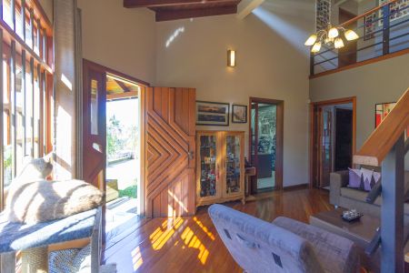 Casa à venda com 250m², 4 quartos e 2 vagas Casa à venda com 250m², 4 quartos e 2 vagasSala