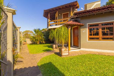 Casa à venda com 250m², 4 quartos e 2 vagas Casa à venda com 250m², 4 quartos e 2 vagasJardim