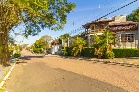 Casa à venda com 250m², 4 quartos e 2 vagas Casa à venda com 250m², 4 quartos e 2 vagasVista da Rua