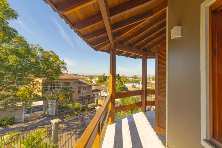 Casa à venda com 250m², 4 quartos e 2 vagas Casa à venda com 250m², 4 quartos e 2 vagasVaranda da Suíte