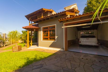 Casa à venda com 250m², 4 quartos e 2 vagas Casa à venda com 250m², 4 quartos e 2 vagasGaragem