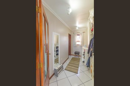 Casa à venda com 250m², 4 quartos e 2 vagas Casa à venda com 250m², 4 quartos e 2 vagasCloset da suíte