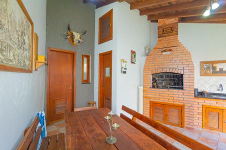 Casa à venda com 250m², 4 quartos e 2 vagas Casa à venda com 250m², 4 quartos e 2 vagasVaranda gourmet