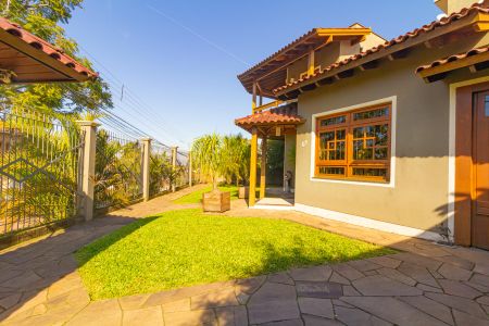 Casa à venda com 250m², 4 quartos e 2 vagas Casa à venda com 250m², 4 quartos e 2 vagasJardim